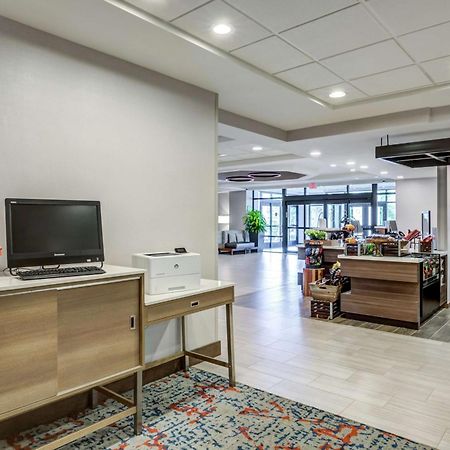 Hilton Garden Inn Boston Уолтем Экстерьер фото