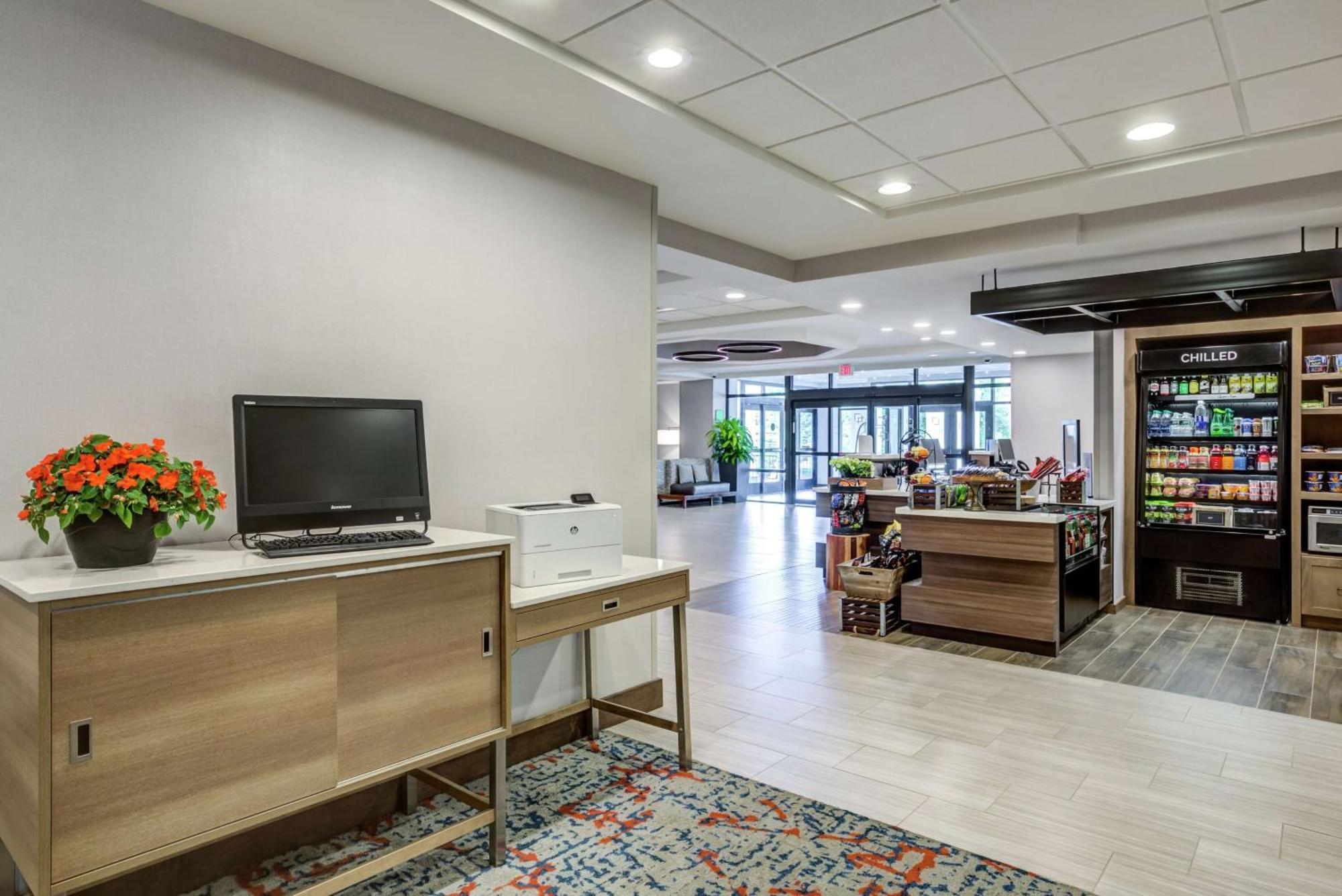 Hilton Garden Inn Boston Уолтем Экстерьер фото